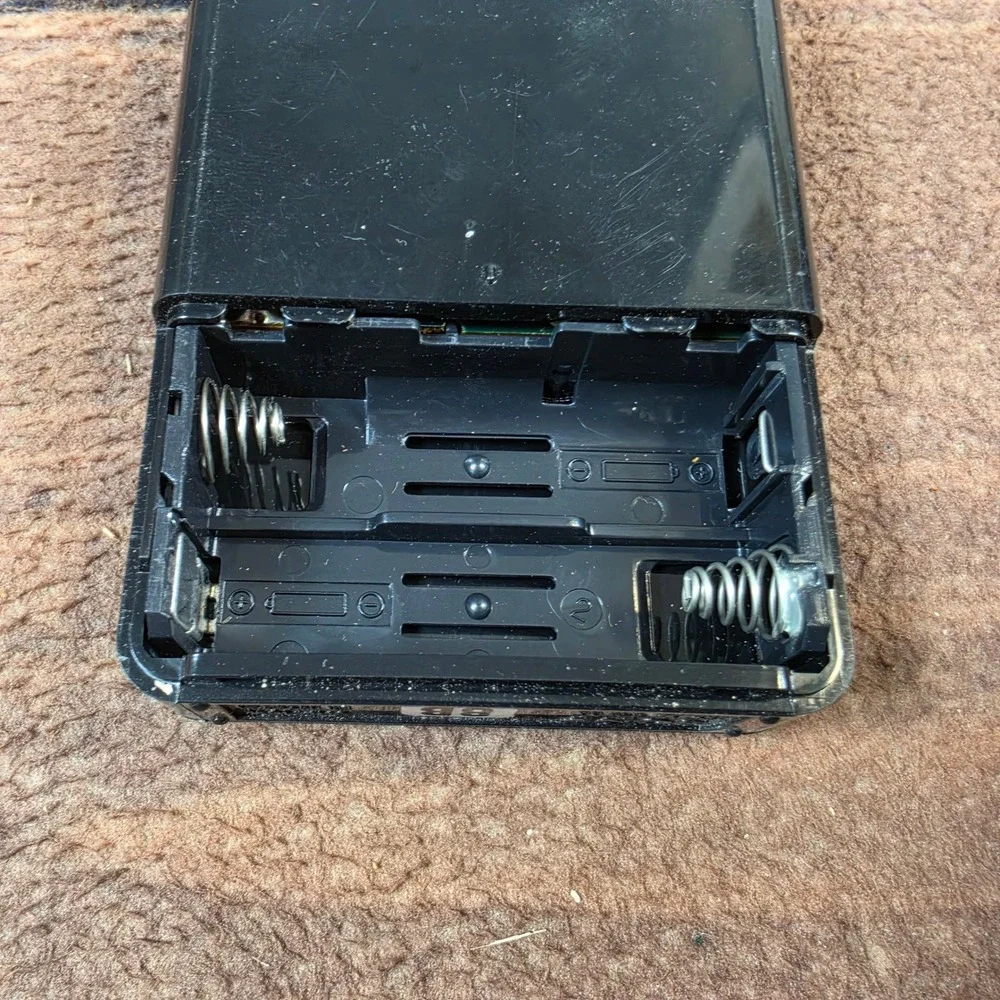 Sony FM Walkman SRF-18W Portable Radio Black For Parts Repair Retro 80s Tech